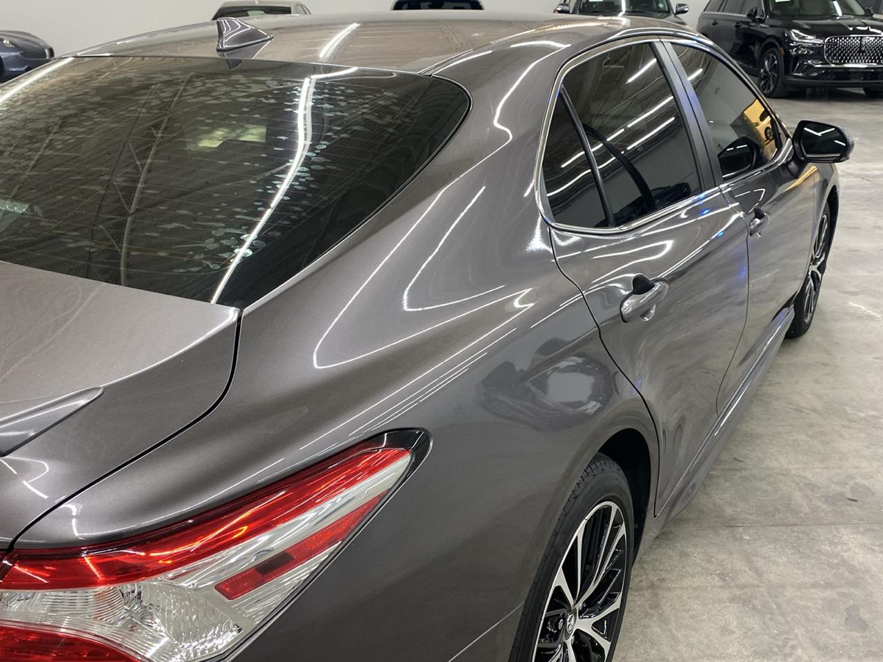 Toyota Camry SE Auto (Natl) 2020
