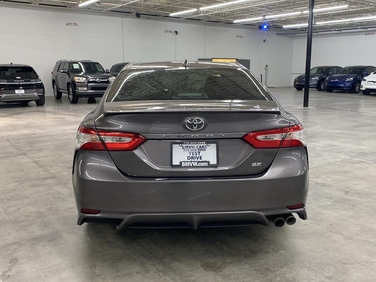 Toyota Camry SE Auto (Natl) 2020