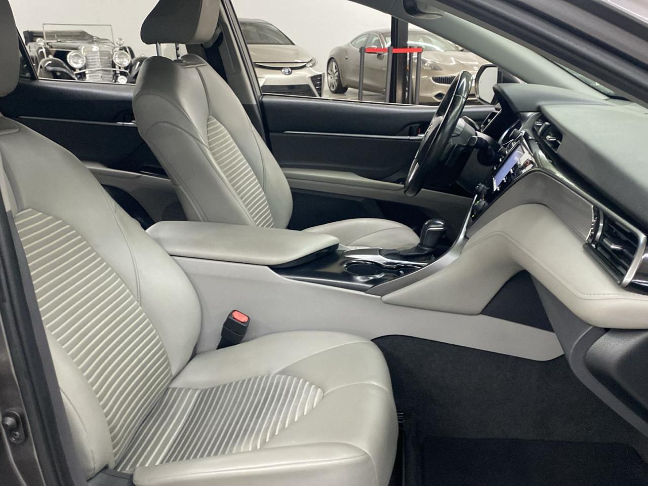 Toyota Camry SE Auto (Natl) 2020