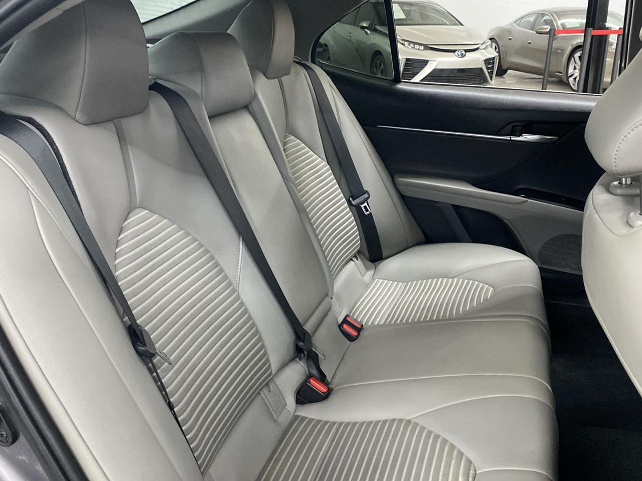 Toyota Camry SE Auto (Natl) 2020