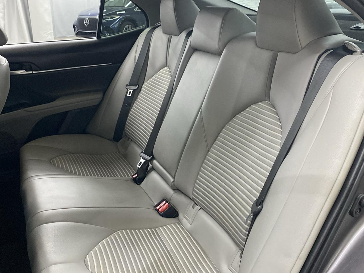 Toyota Camry SE Auto (Natl) 2020