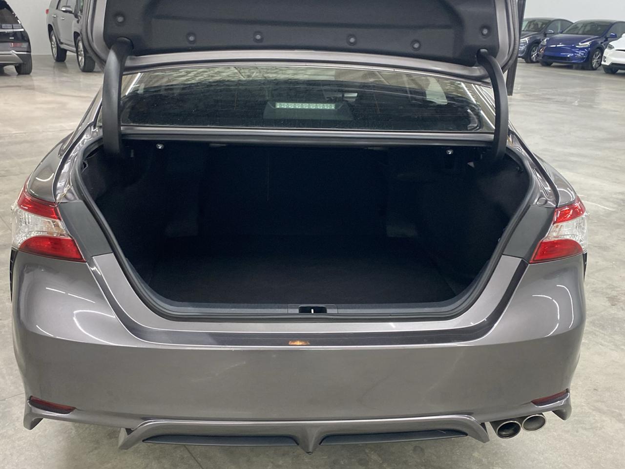 Toyota Camry SE Auto (Natl) 2020