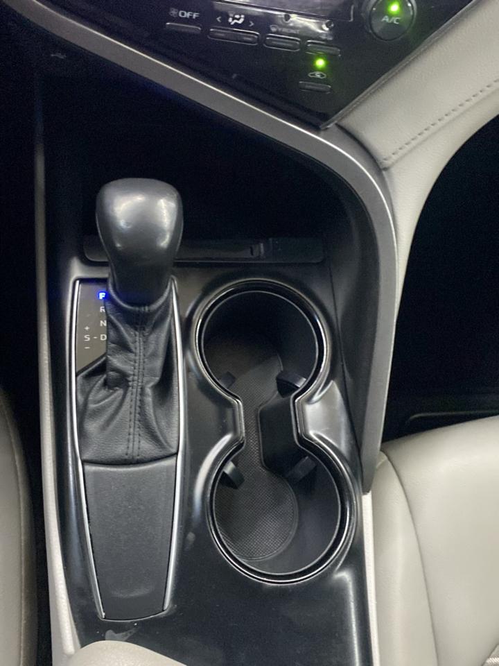Toyota Camry SE Auto (Natl) 2020