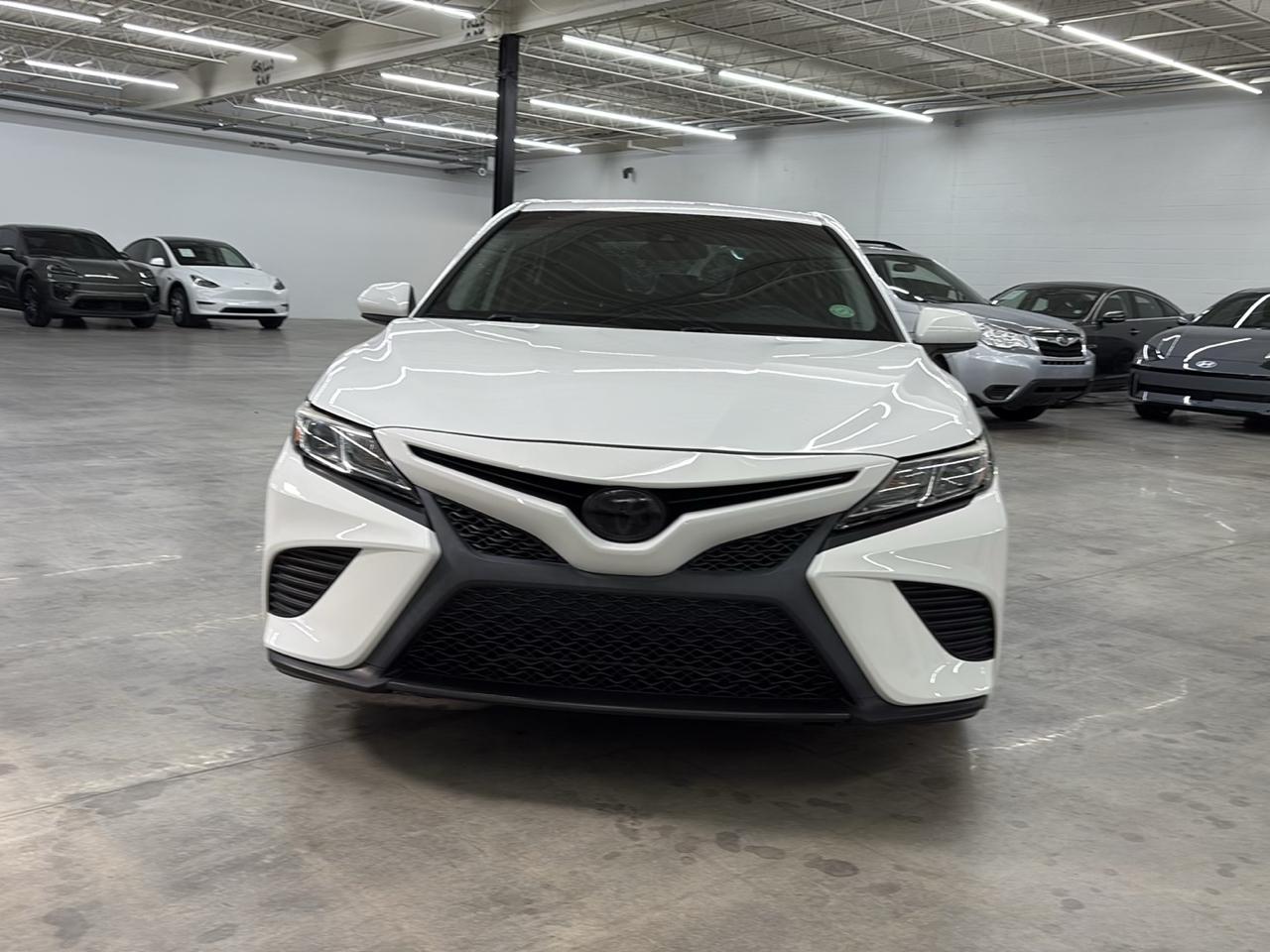 Toyota Camry SE Auto (Natl) 2020