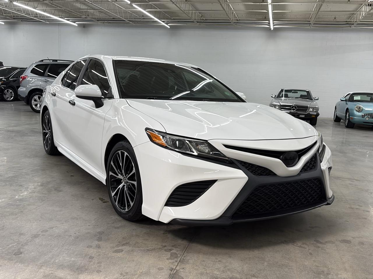 Toyota Camry SE Auto (Natl) 2020