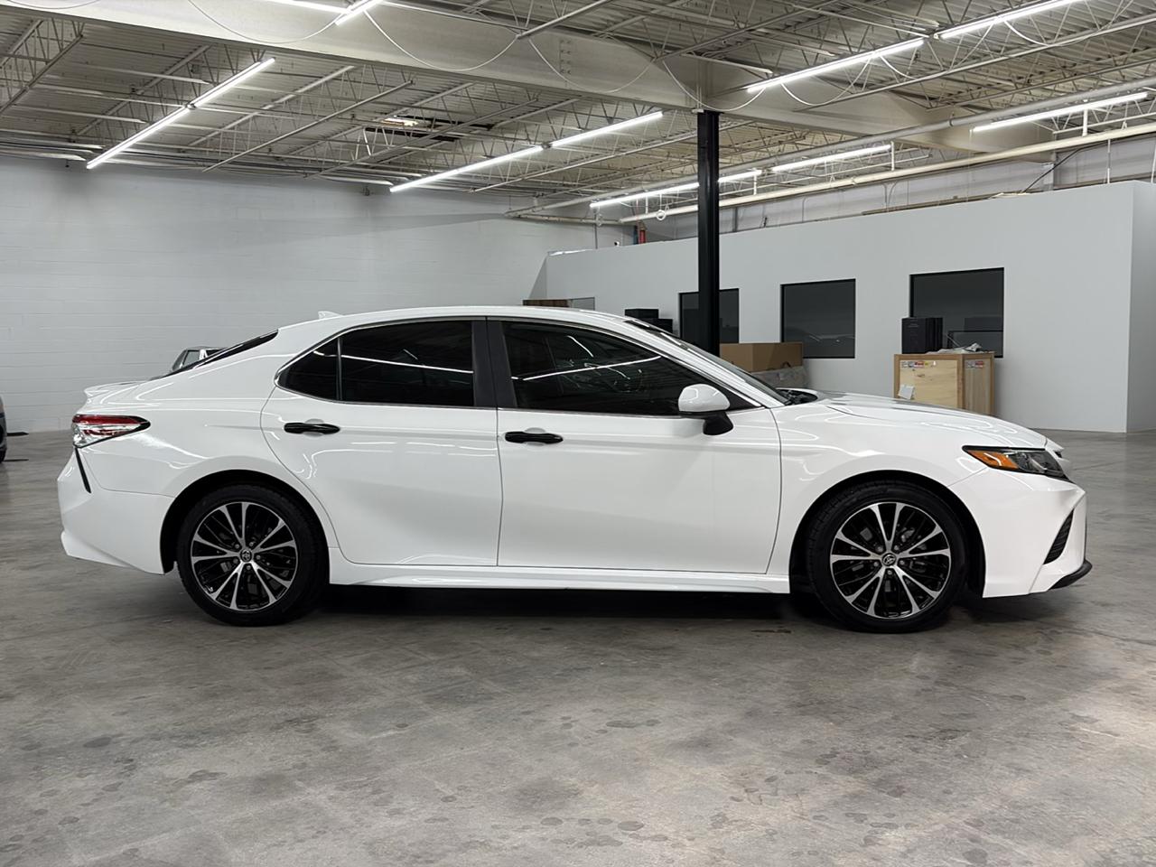 Toyota Camry SE Auto (Natl) 2020