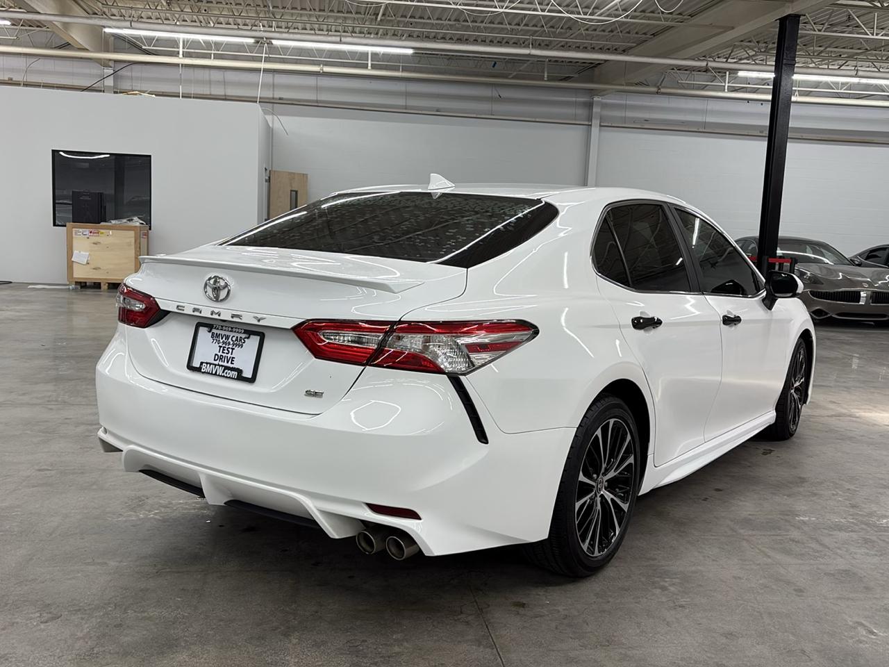 Toyota Camry SE Auto (Natl) 2020
