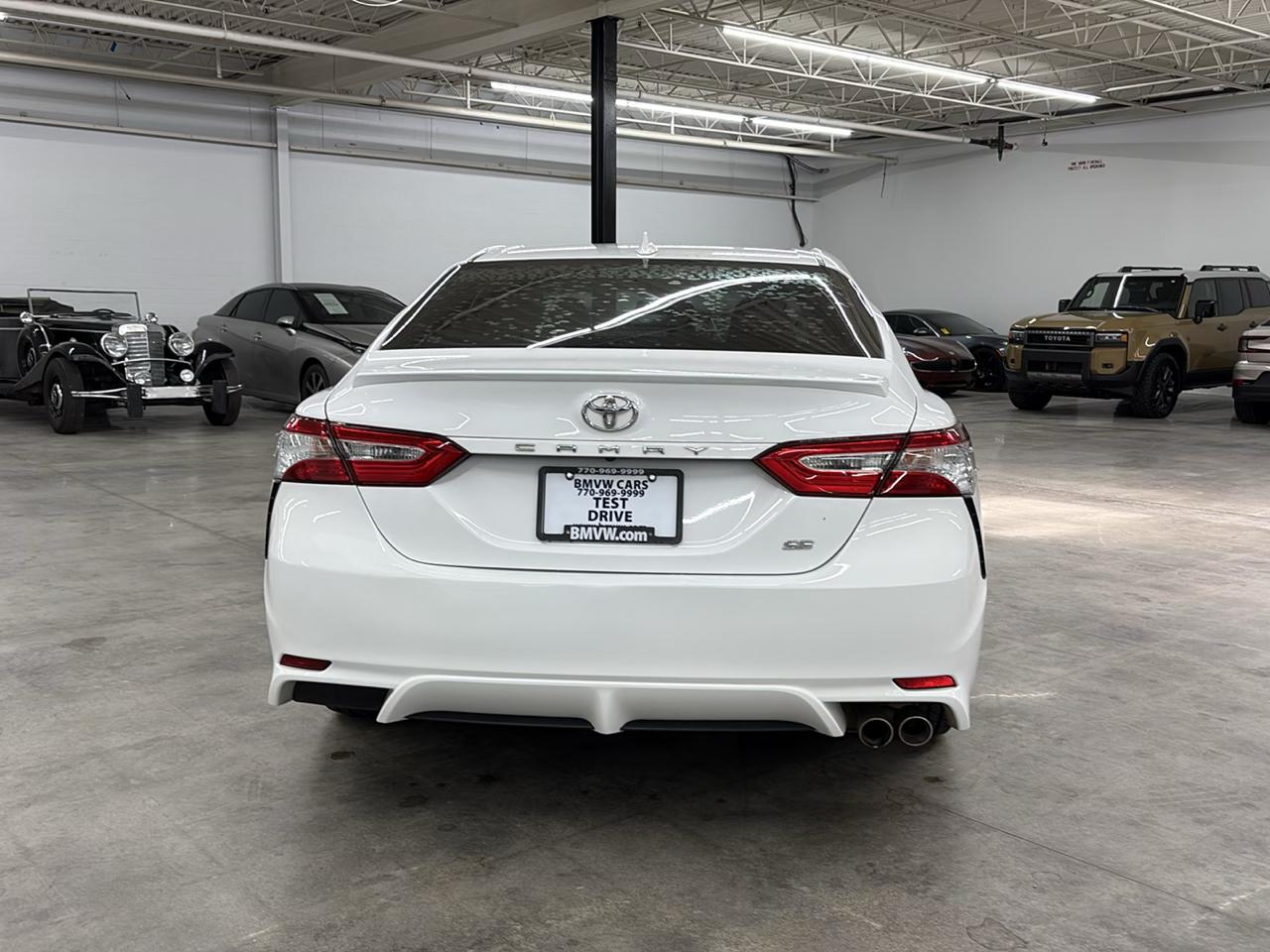 Toyota Camry SE Auto (Natl) 2020