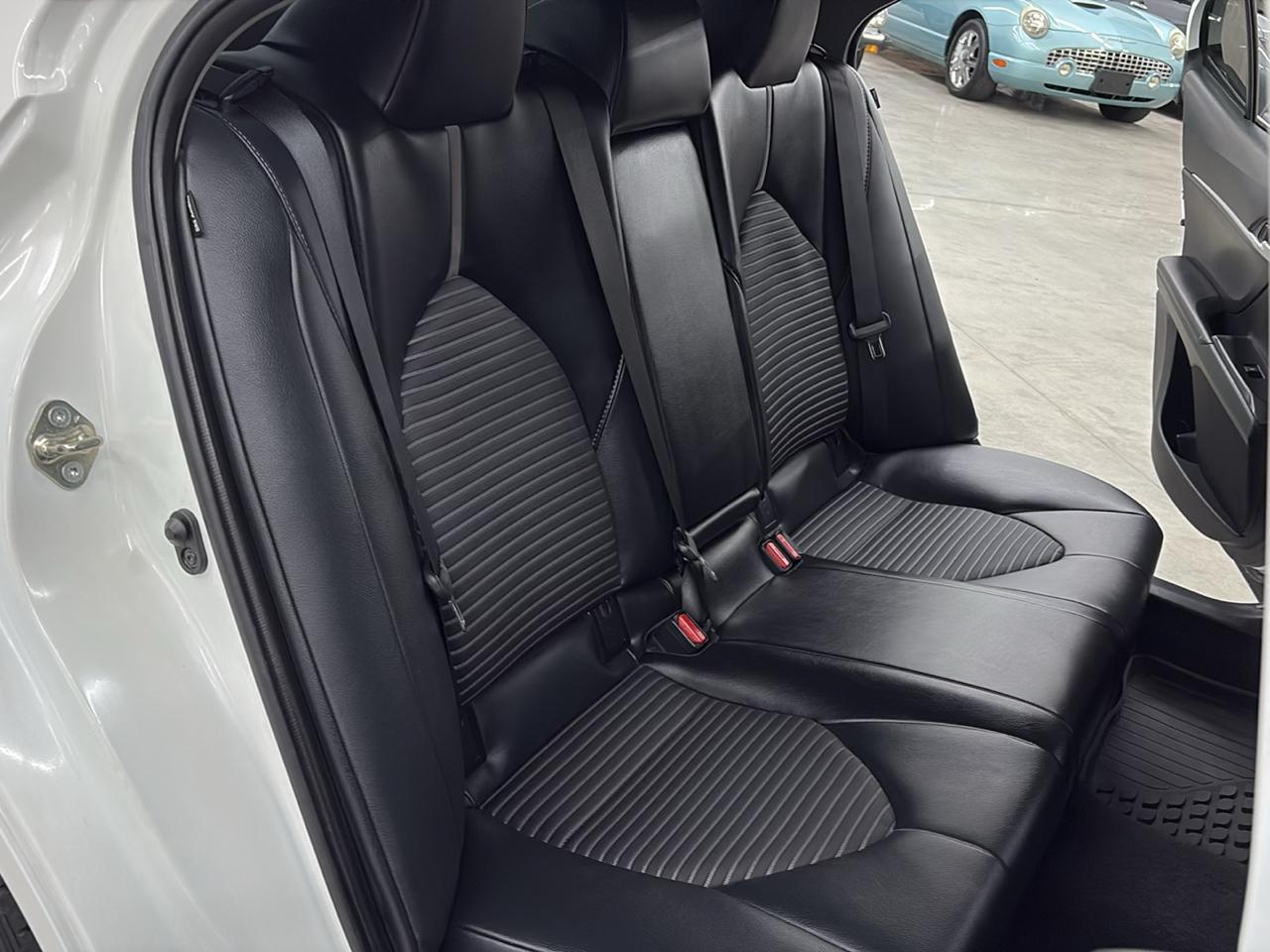 Toyota Camry SE Auto (Natl) 2020