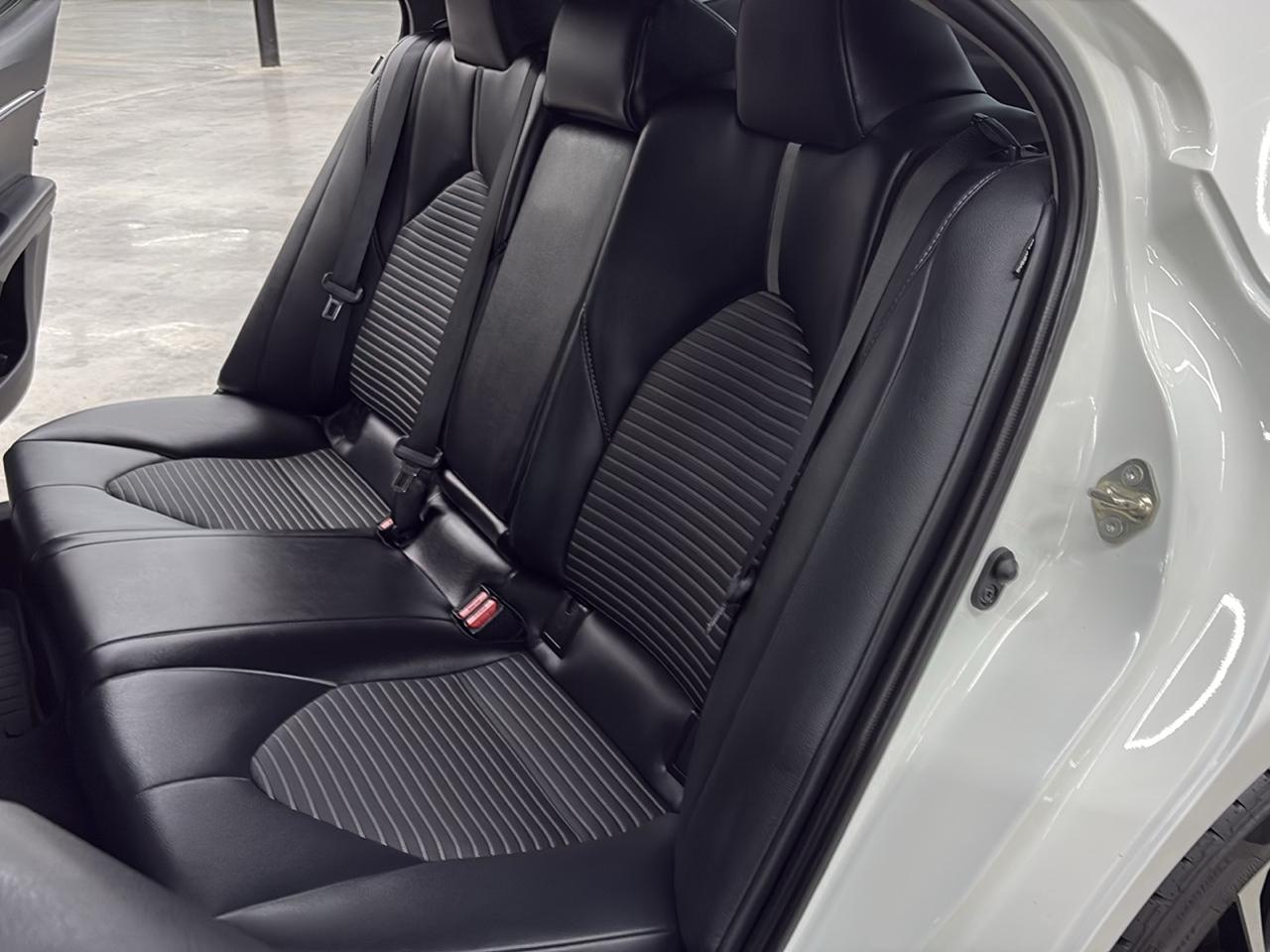 Toyota Camry SE Auto (Natl) 2020