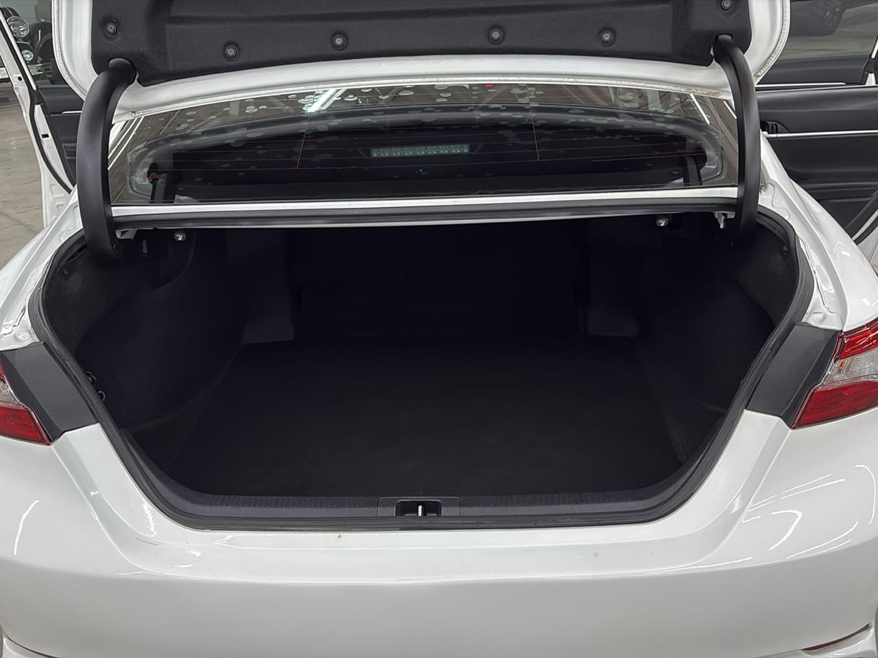 Toyota Camry SE Auto (Natl) 2020