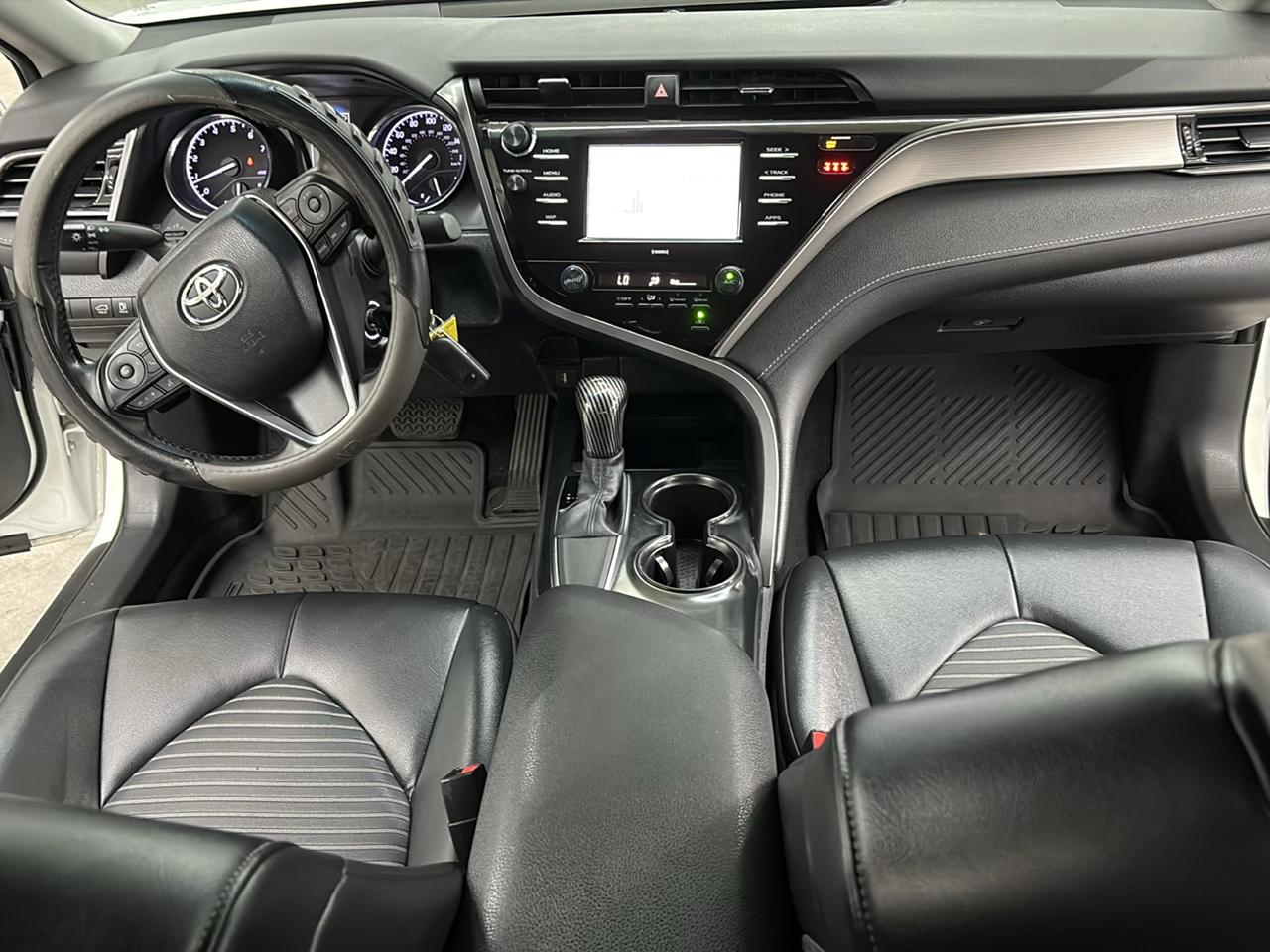 Toyota Camry SE Auto (Natl) 2020