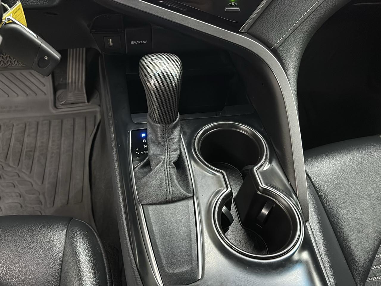 Toyota Camry SE Auto (Natl) 2020