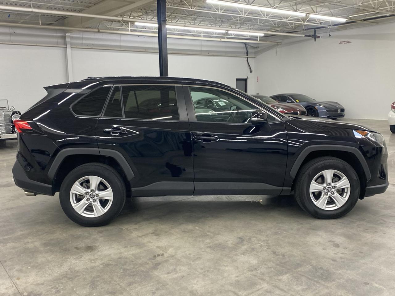 Toyota RAV4 XLE FWD (Natl) 2021