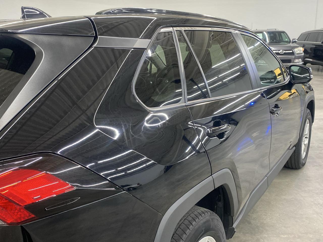 Toyota RAV4 XLE FWD (Natl) 2021