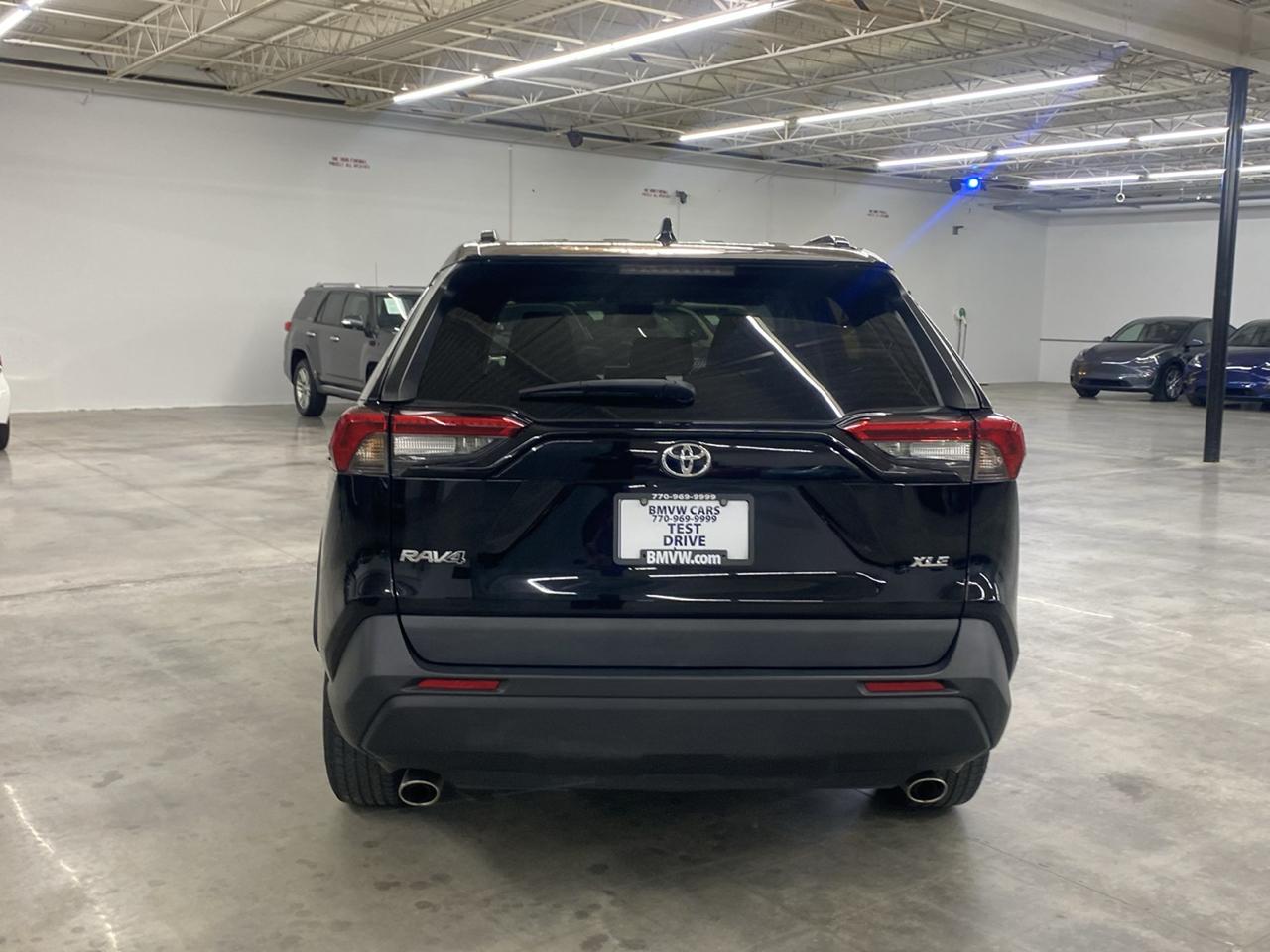 Toyota RAV4 XLE FWD (Natl) 2021