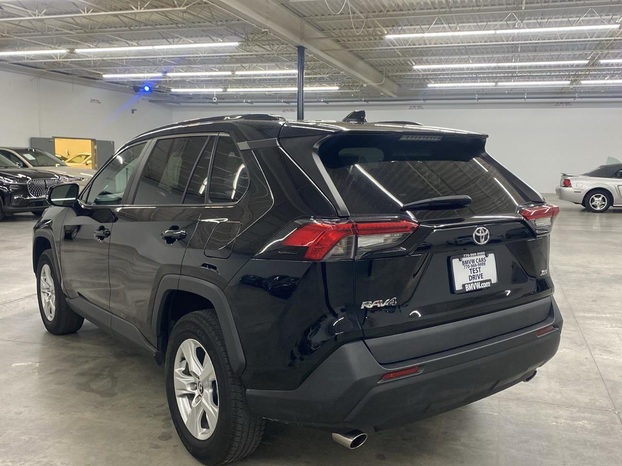 Toyota RAV4 XLE FWD (Natl) 2021