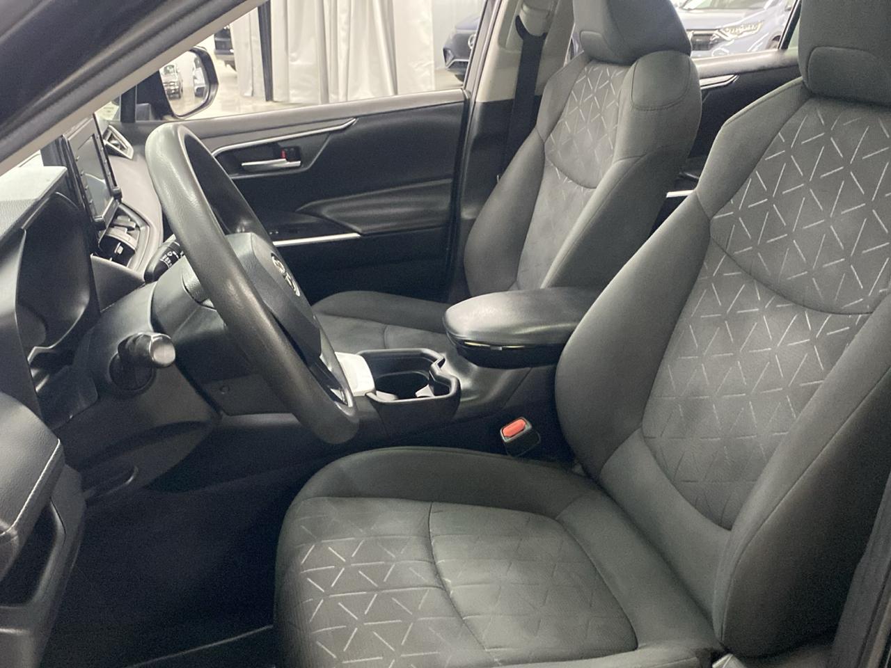 Toyota RAV4 XLE FWD (Natl) 2021