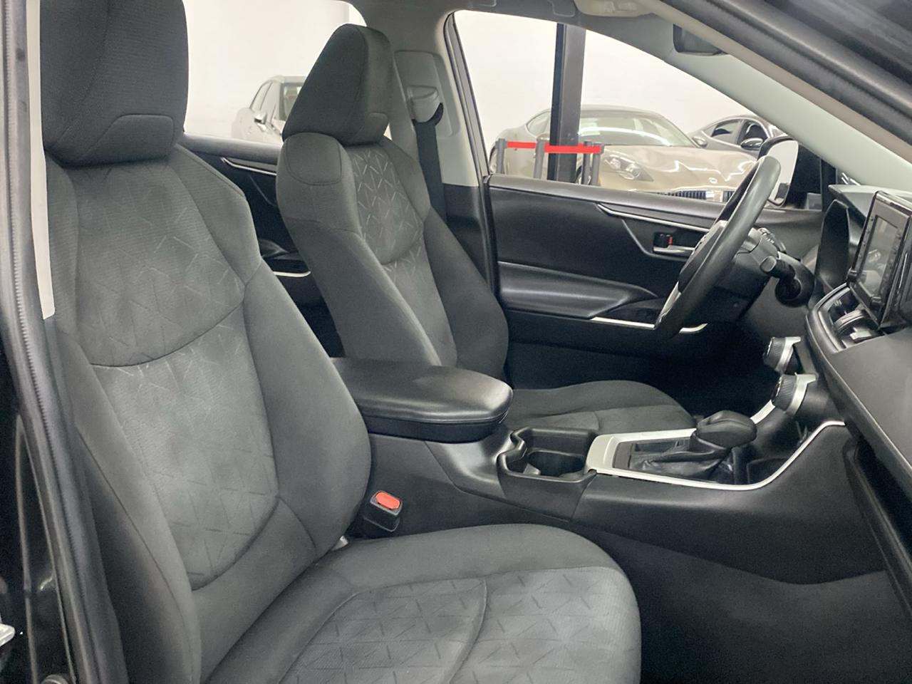 Toyota RAV4 XLE FWD (Natl) 2021
