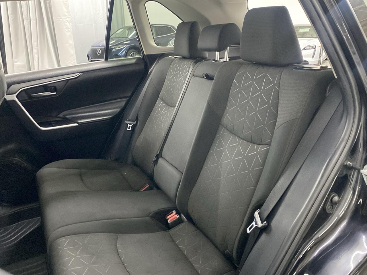 Toyota RAV4 XLE FWD (Natl) 2021