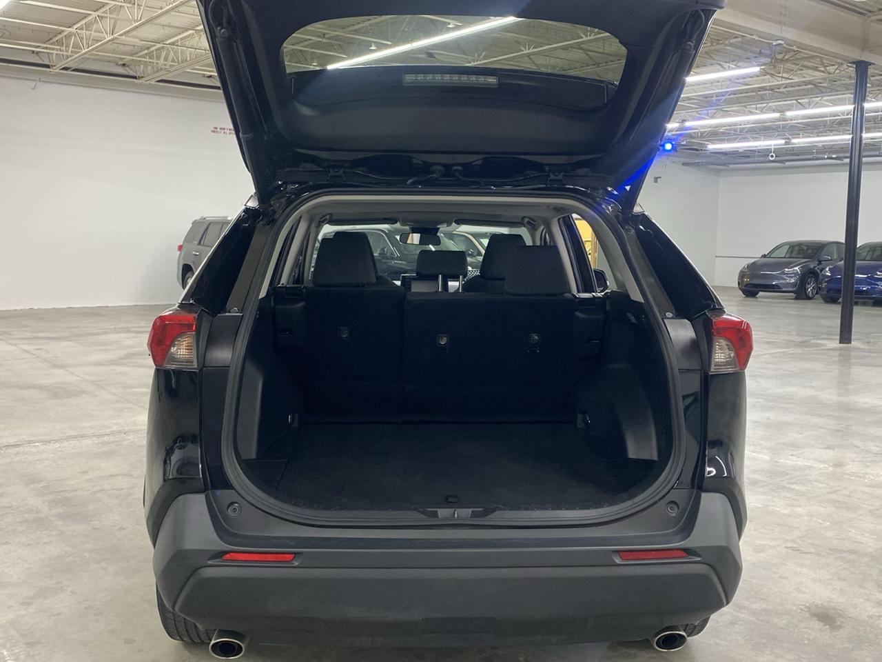 Toyota RAV4 XLE FWD (Natl) 2021