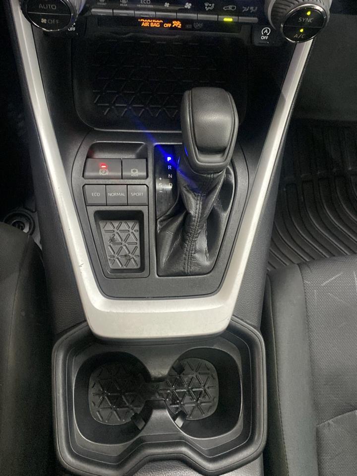Toyota RAV4 XLE FWD (Natl) 2021