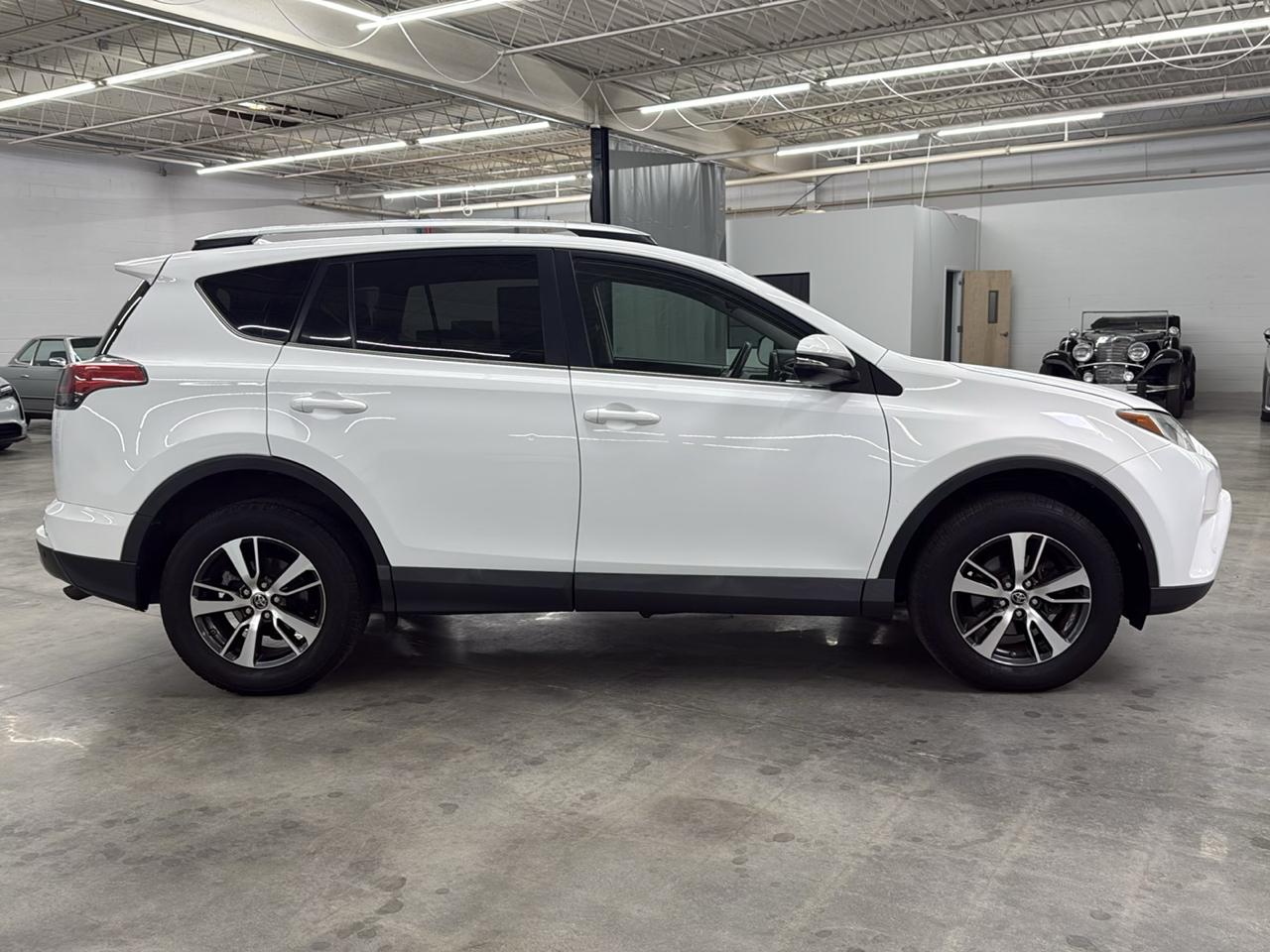 Toyota RAV4 AWD 4dr XLE (Natl) 2016