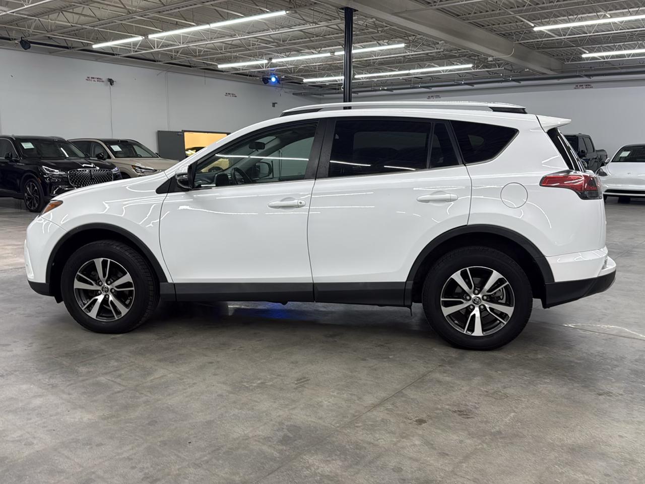 Toyota RAV4 AWD 4dr XLE (Natl) 2016