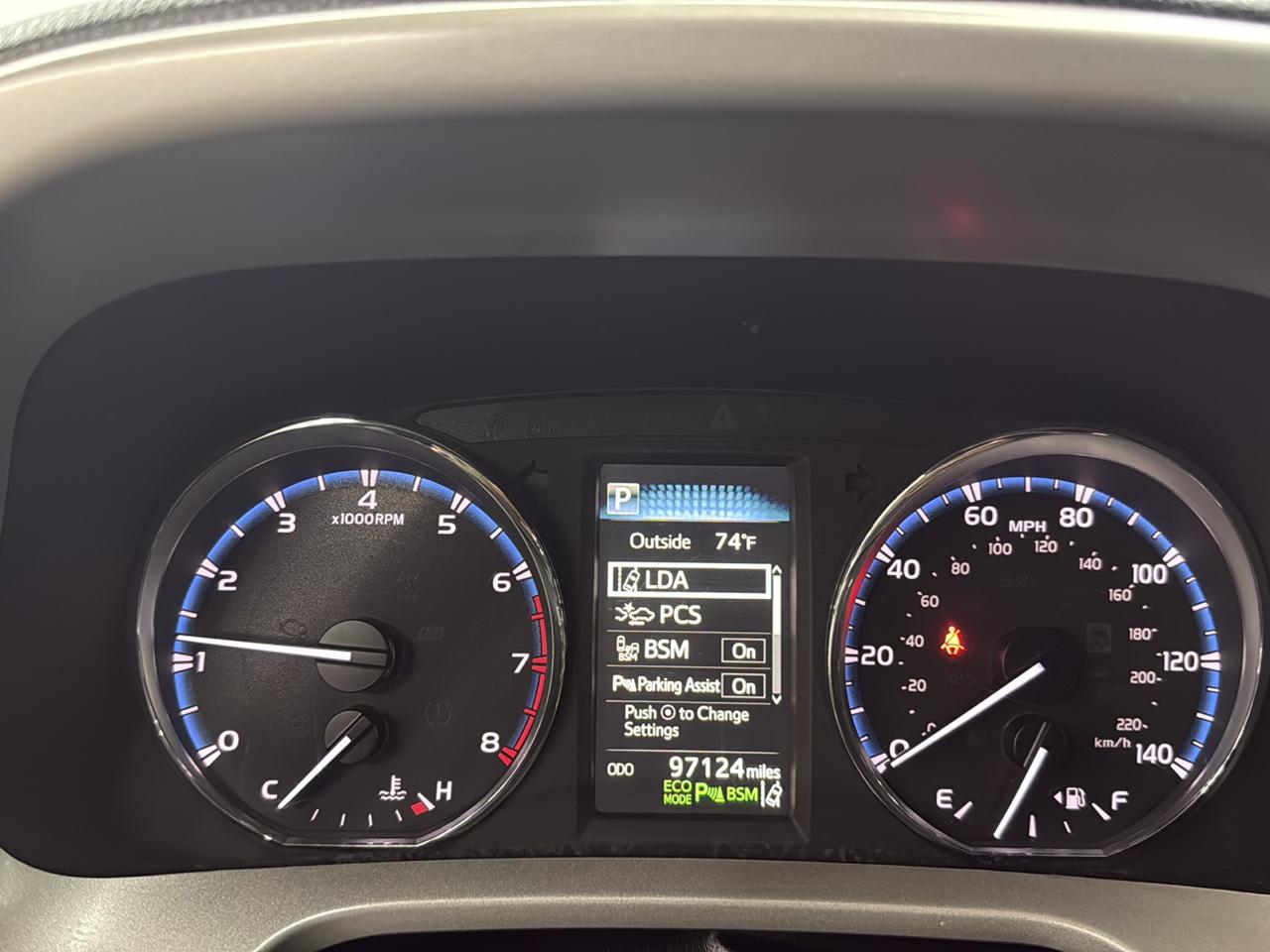 Toyota RAV4 AWD 4dr XLE (Natl) 2016