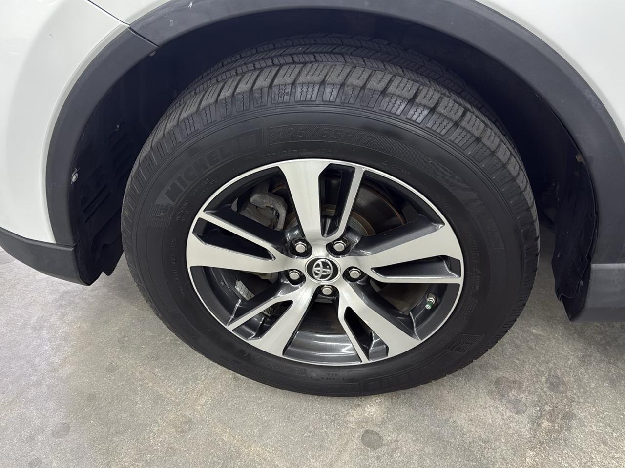Toyota RAV4 AWD 4dr XLE (Natl) 2016