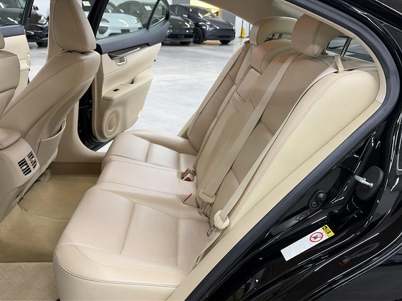 Lexus ES 350 4dr Sdn 2013