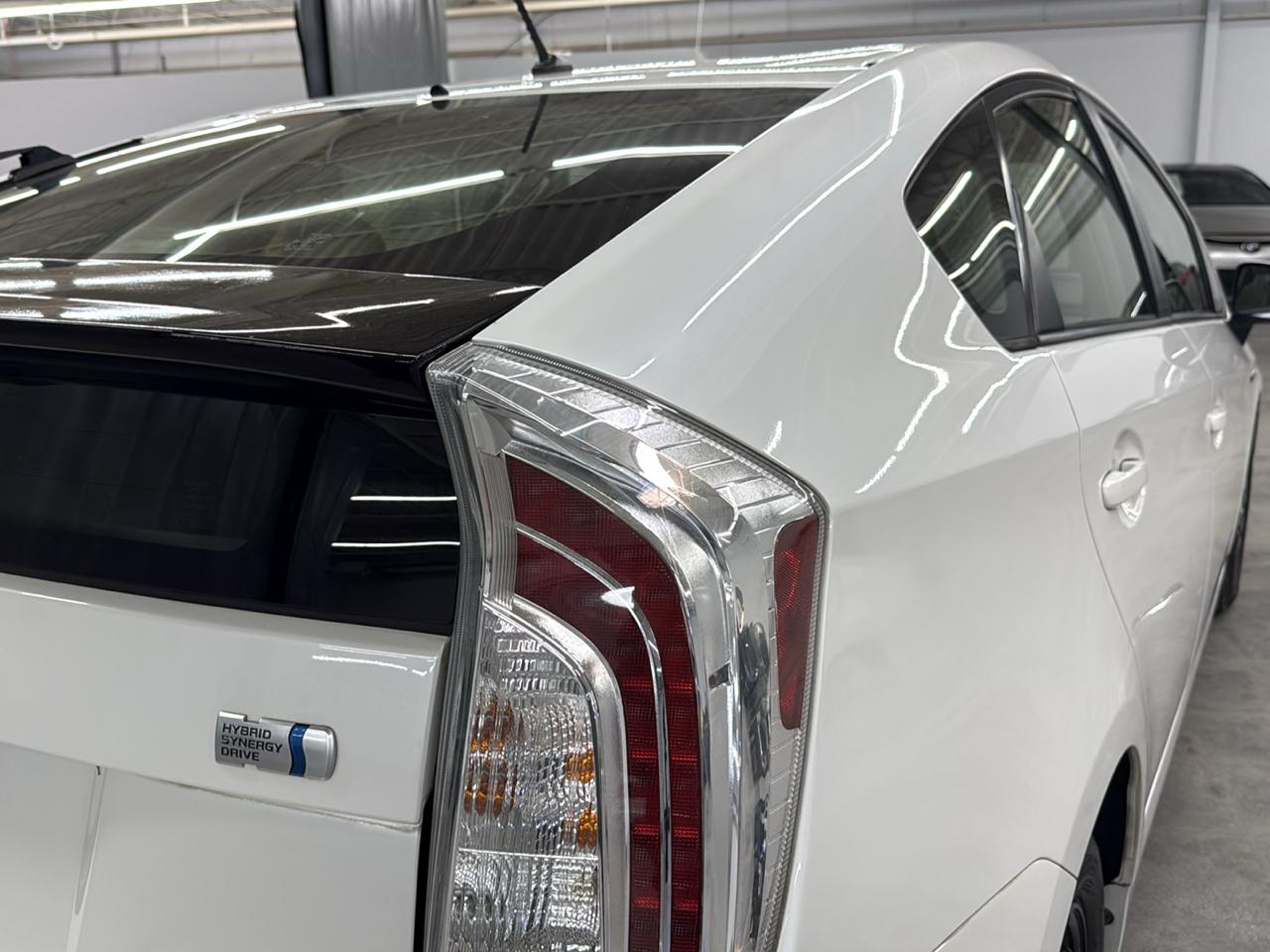 Toyota Prius Two 2015