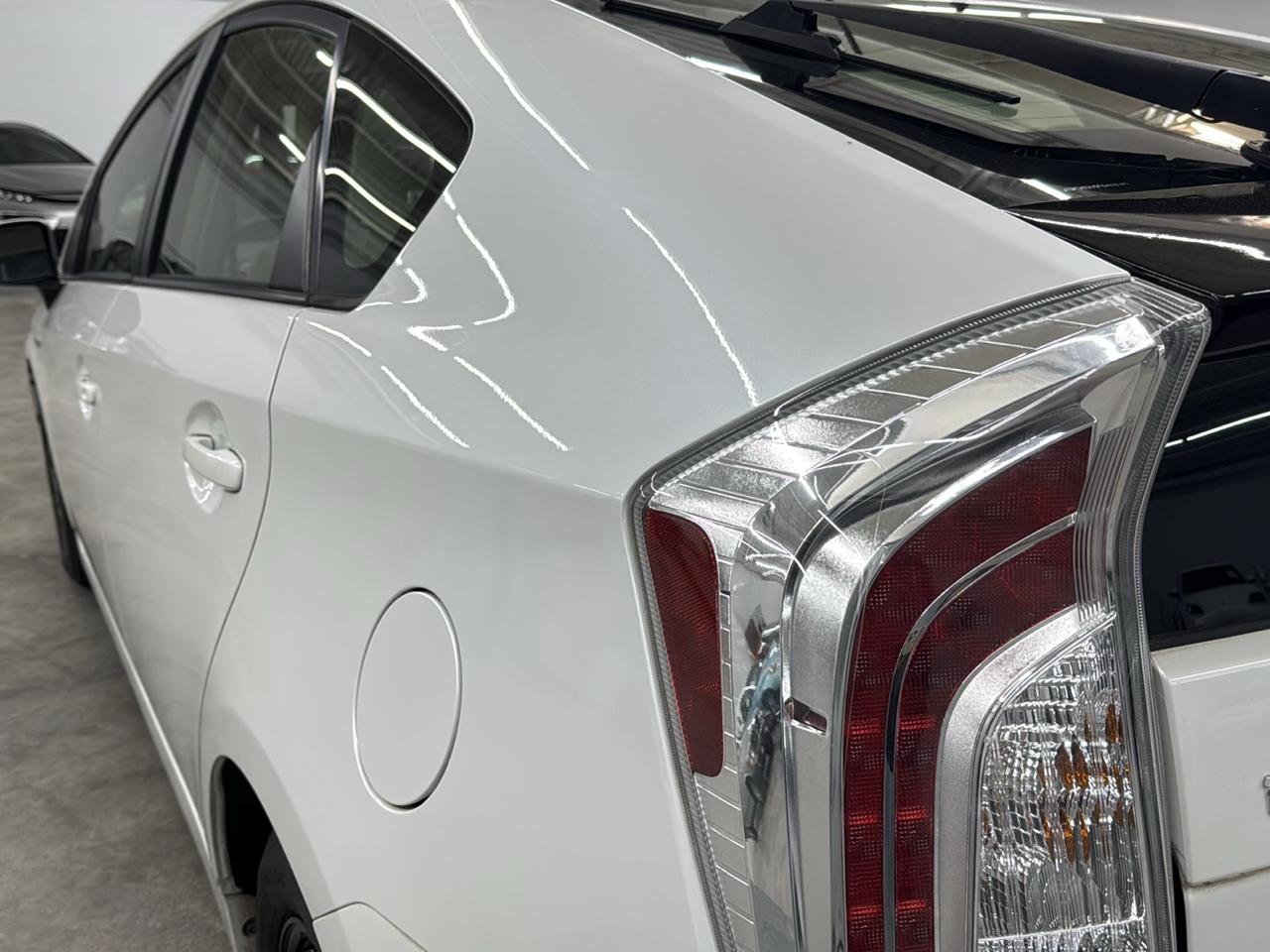 Toyota Prius Two 2015