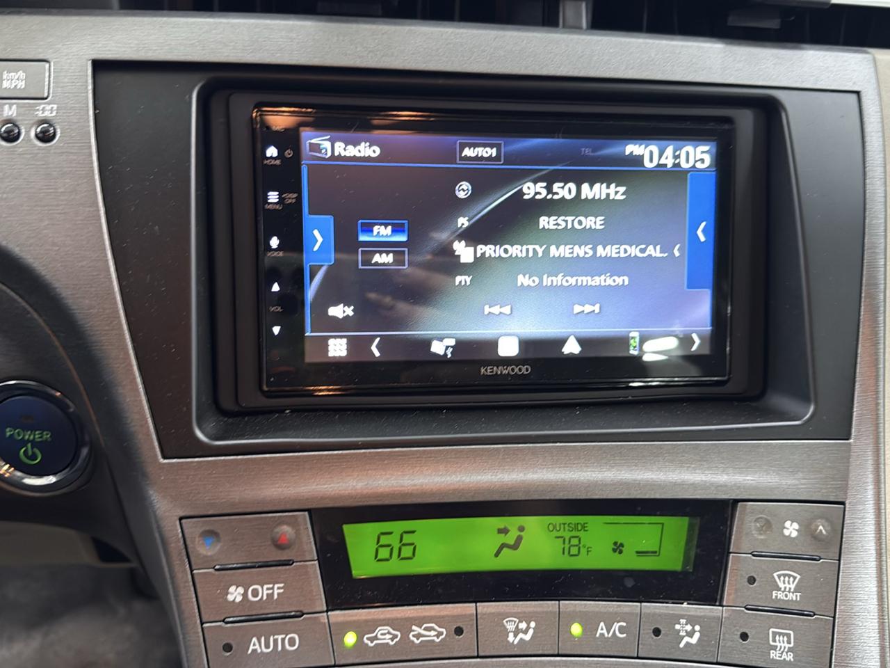 Toyota Prius Two 2015