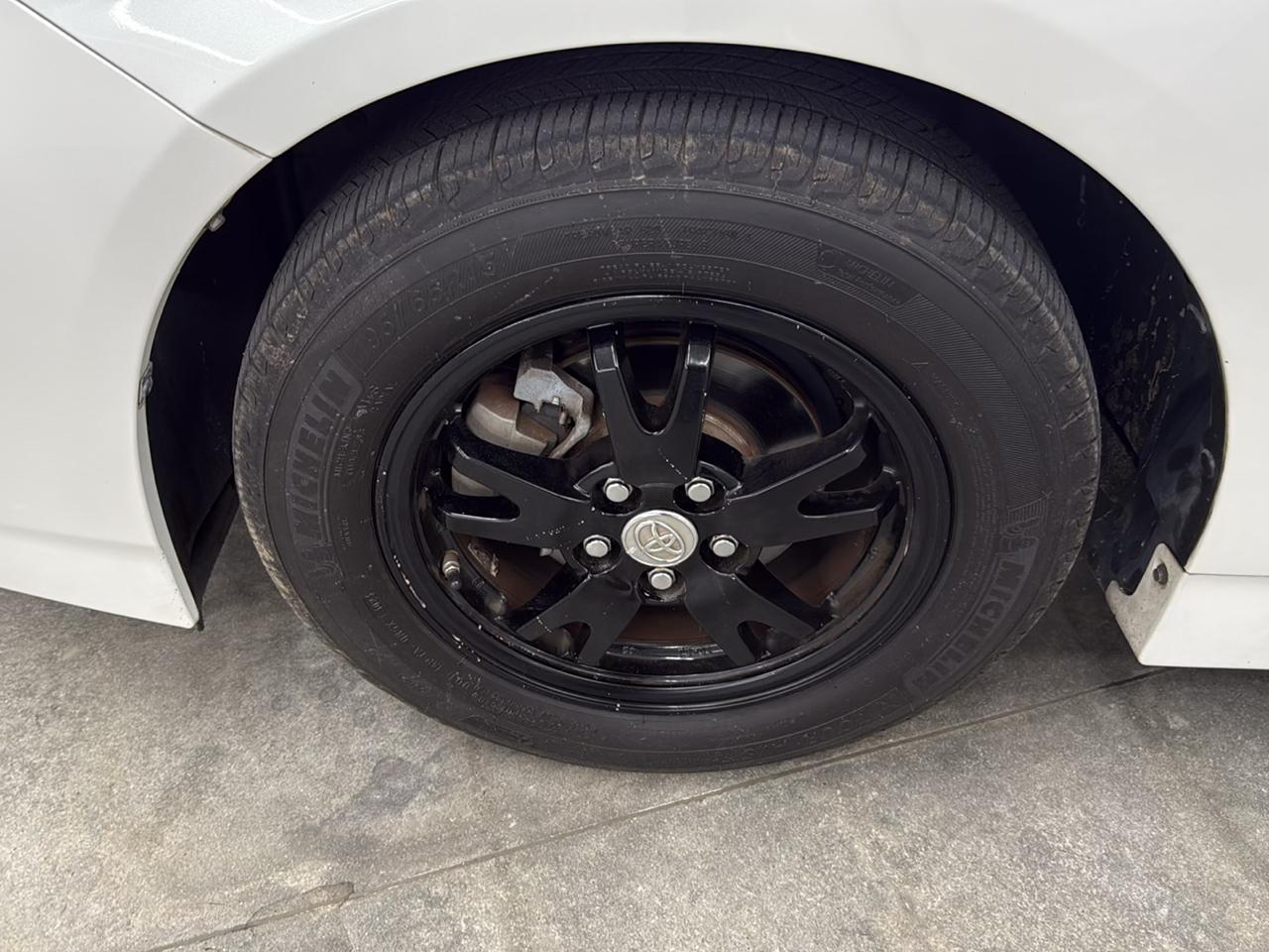 Toyota Prius Two 2015