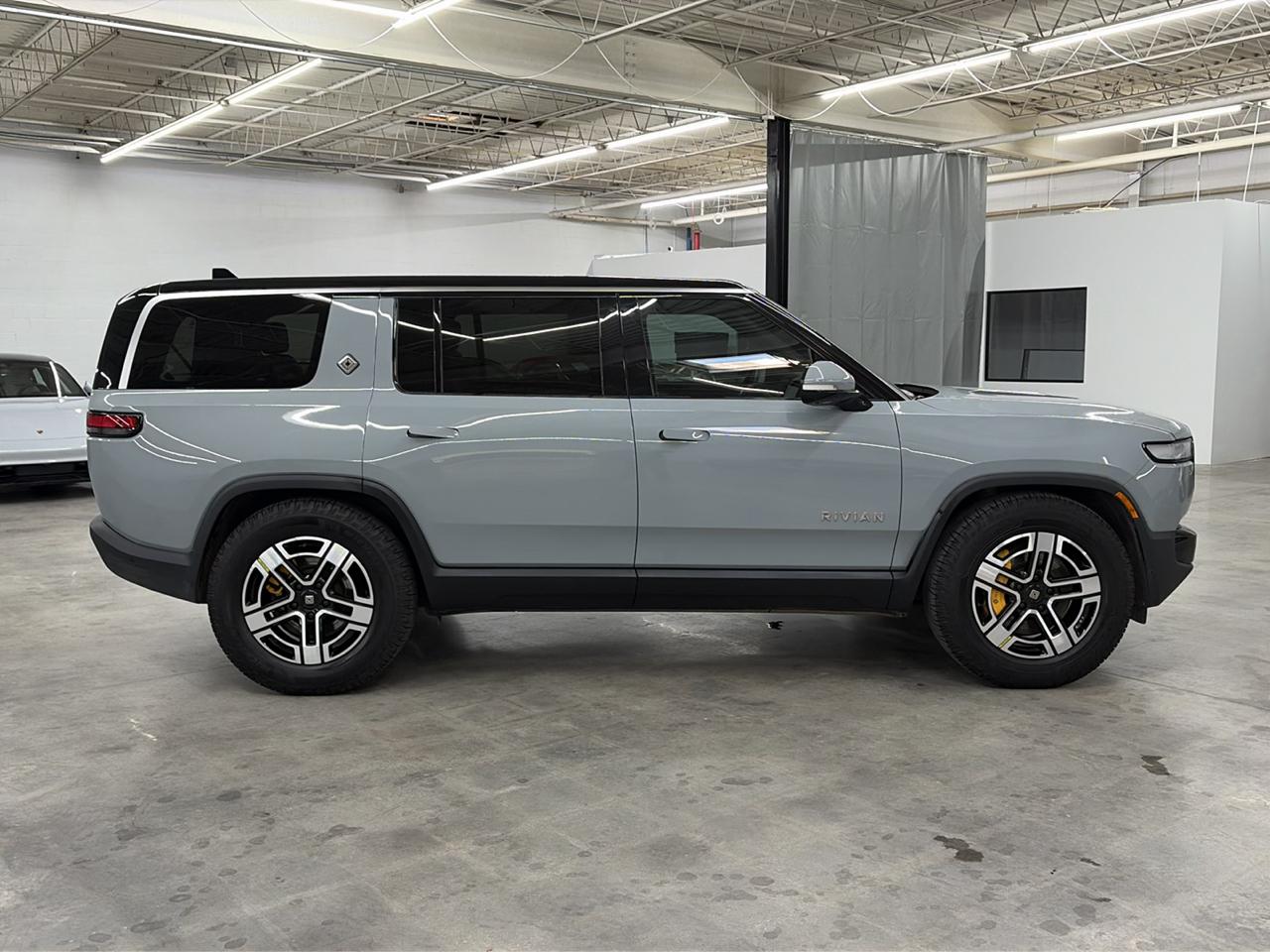 Rivian R1S Adventure Quad-Motor Large Pack 2023