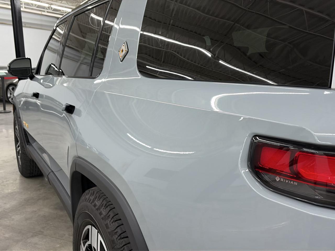 Rivian R1S Adventure Quad-Motor Large Pack 2023