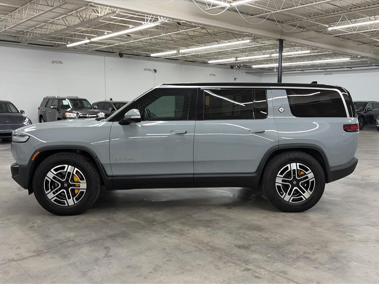 Rivian R1S Adventure Quad-Motor Large Pack 2023