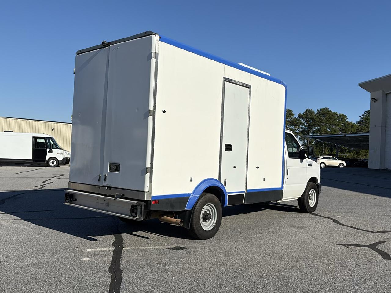 Ford E-Series Cutaway E-350 SRW 138" WB 2023