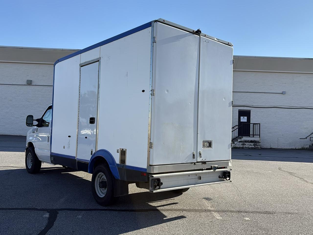 Ford E-Series Cutaway E-350 SRW 138" WB 2023
