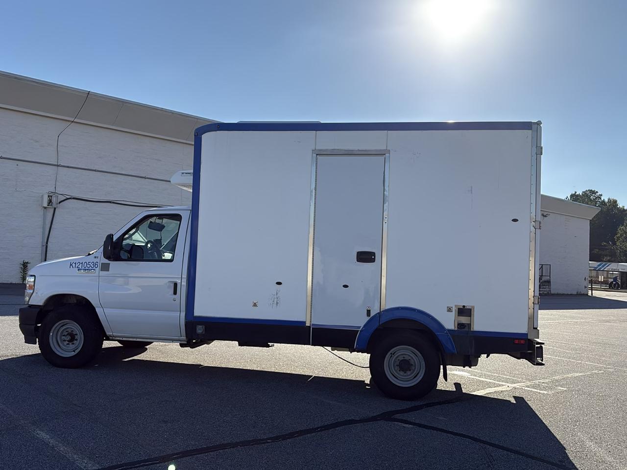 Ford E-Series Cutaway E-350 SRW 138" WB 2023