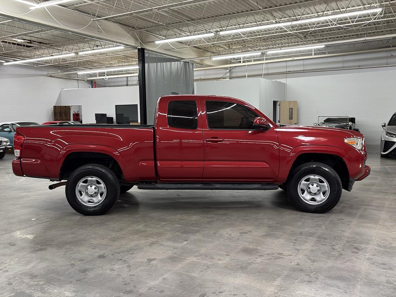 Toyota Tacoma SR5 Access Cab 6' Bed I4 4x2 AT (Natl) 2017