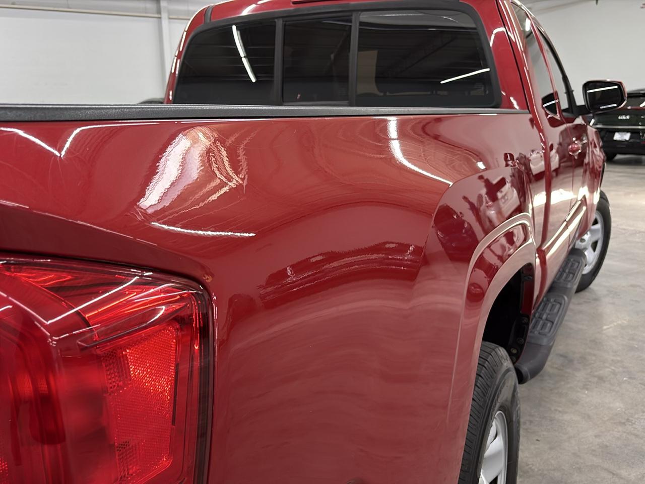 Toyota Tacoma SR5 Access Cab 6' Bed I4 4x2 AT (Natl) 2017