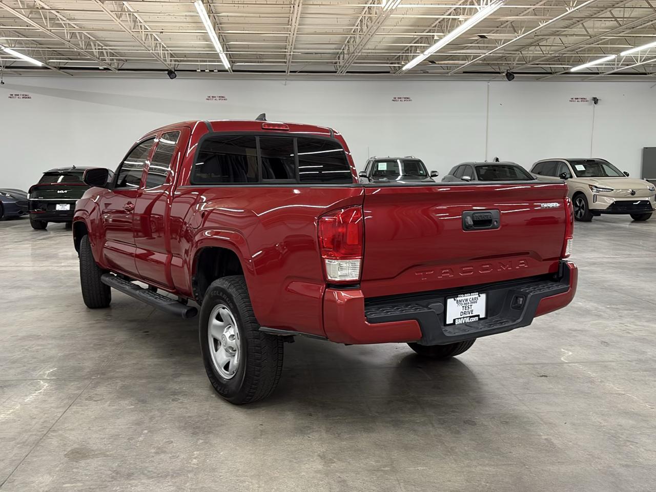 Toyota Tacoma SR5 Access Cab 6' Bed I4 4x2 AT (Natl) 2017