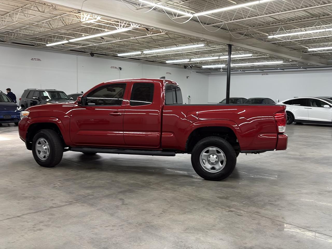 Toyota Tacoma SR5 Access Cab 6' Bed I4 4x2 AT (Natl) 2017
