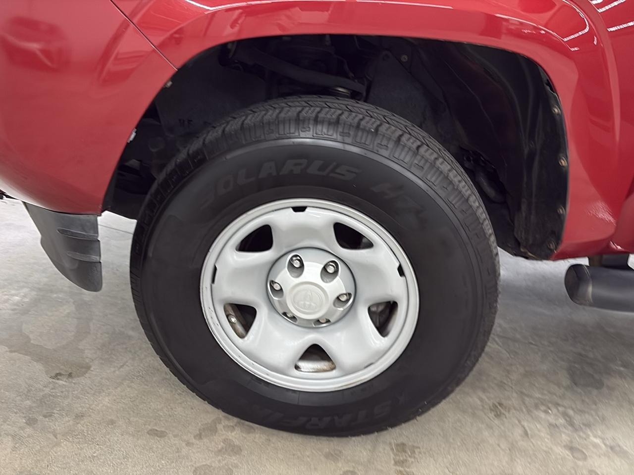 Toyota Tacoma SR5 Access Cab 6' Bed I4 4x2 AT (Natl) 2017