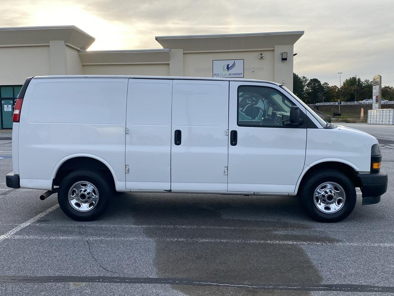 Chevrolet Express Cargo Van RWD 2500 135" 2018