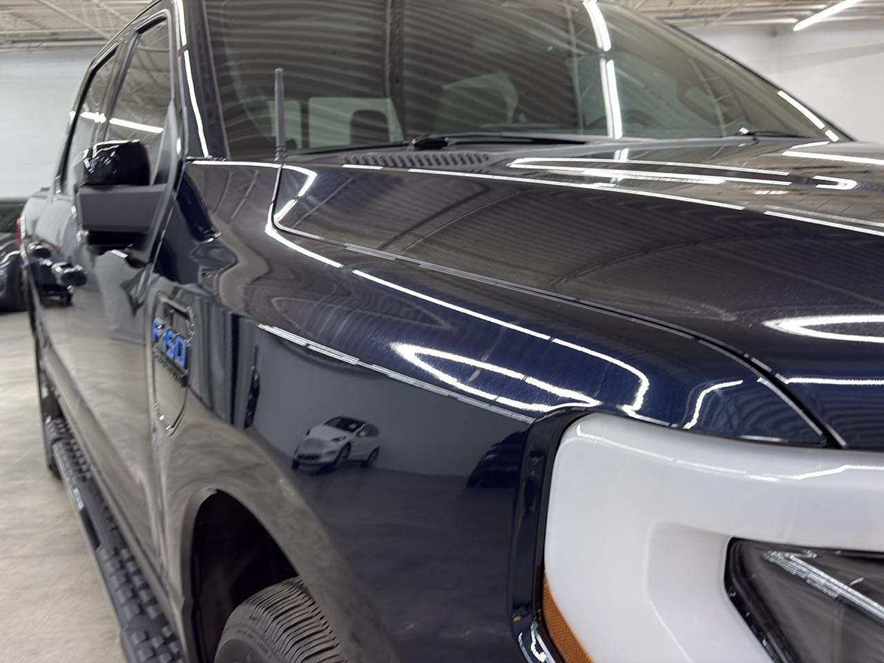 Ford F-150 Lightning Platinum 4WD SuperCrew 5.5' Box 2023