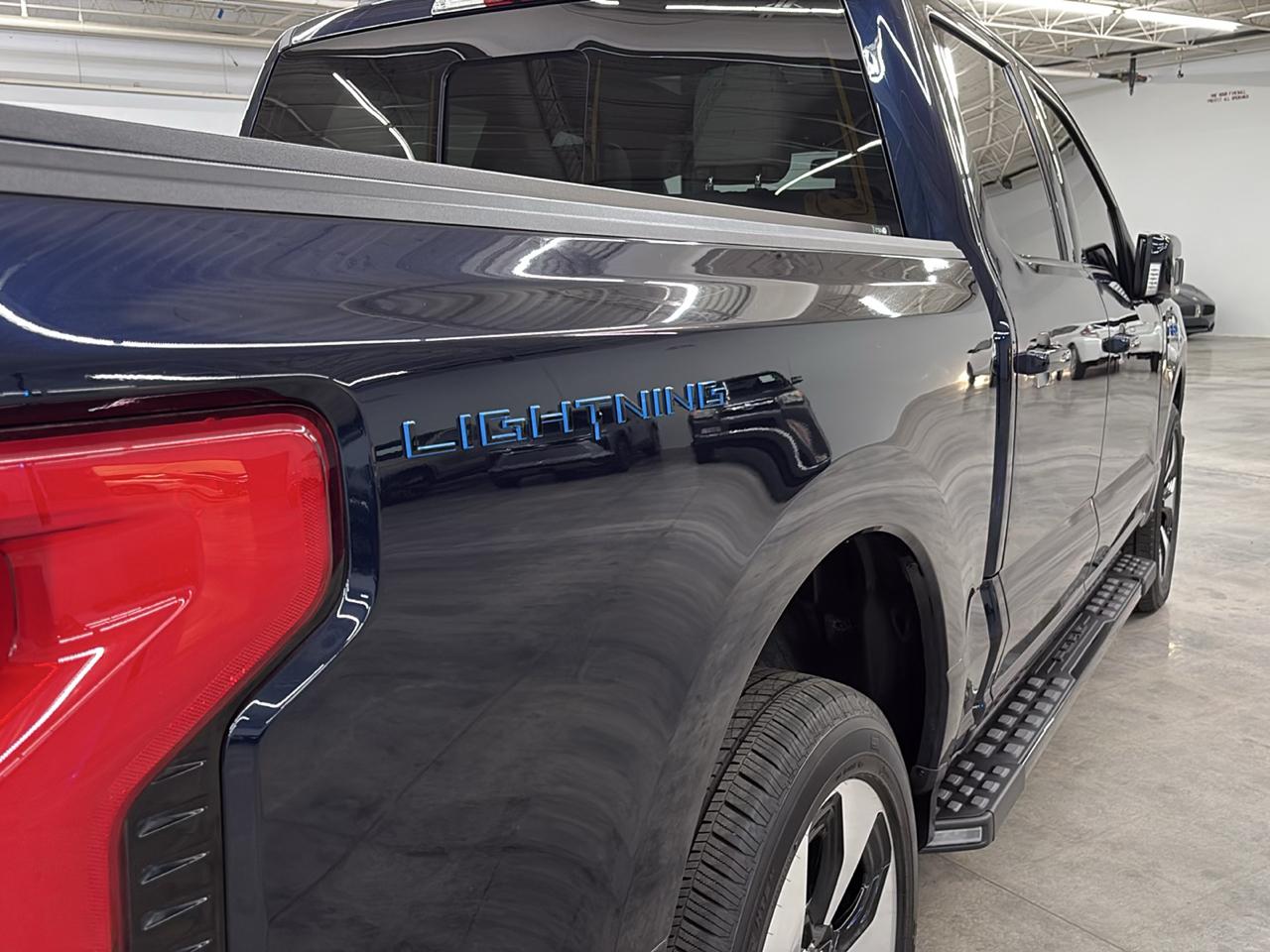 Ford F-150 Lightning Platinum 4WD SuperCrew 5.5' Box 2023