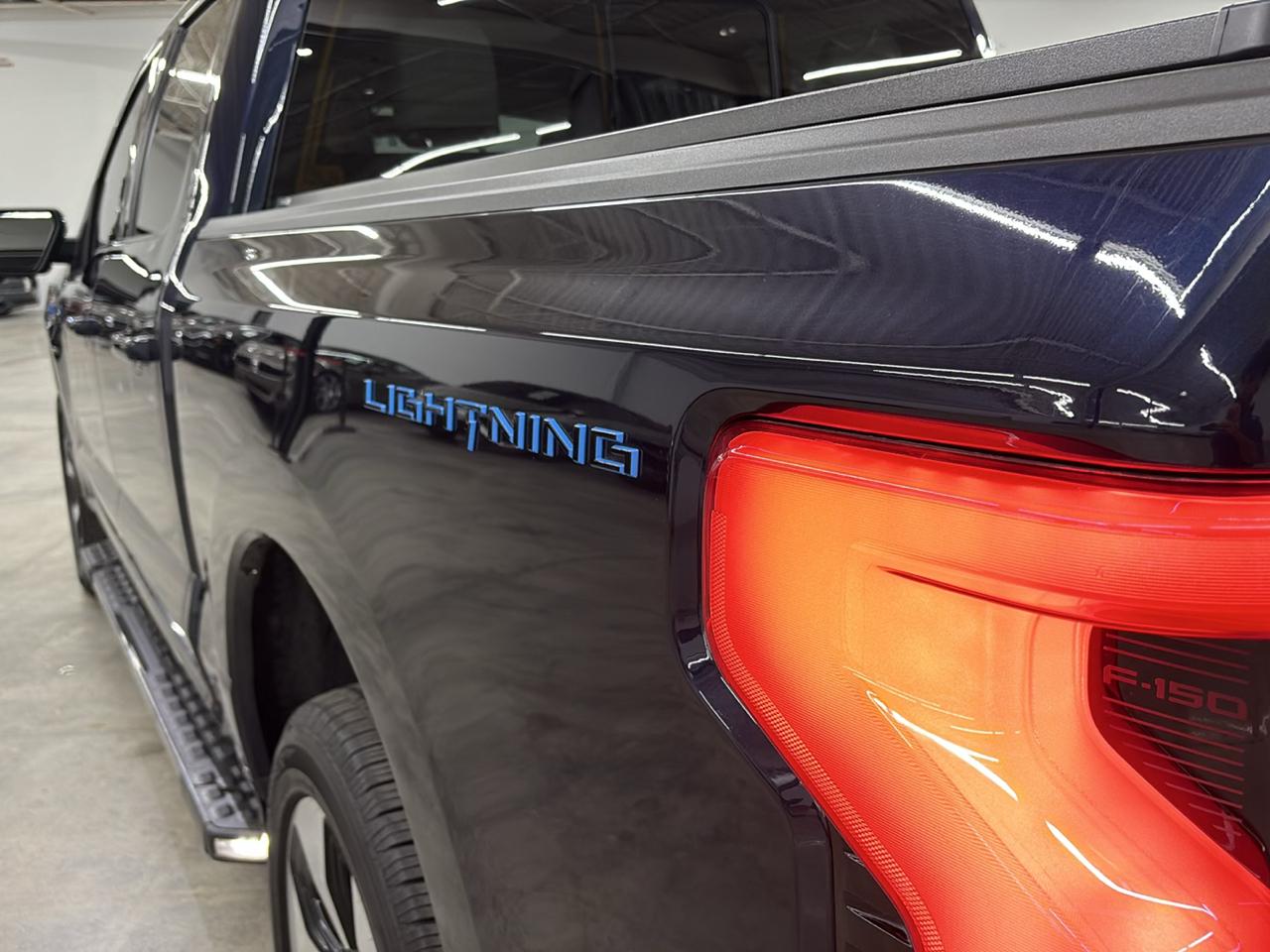Ford F-150 Lightning Platinum 4WD SuperCrew 5.5' Box 2023